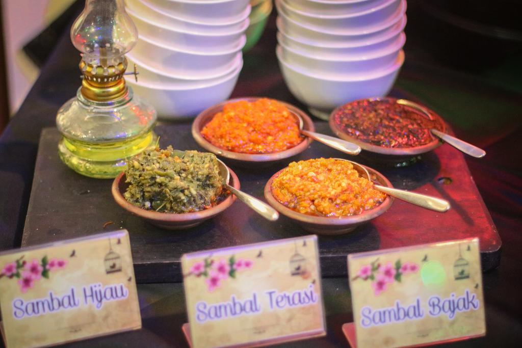 Bekizaar Hotel Surabaya Kültér fotó
