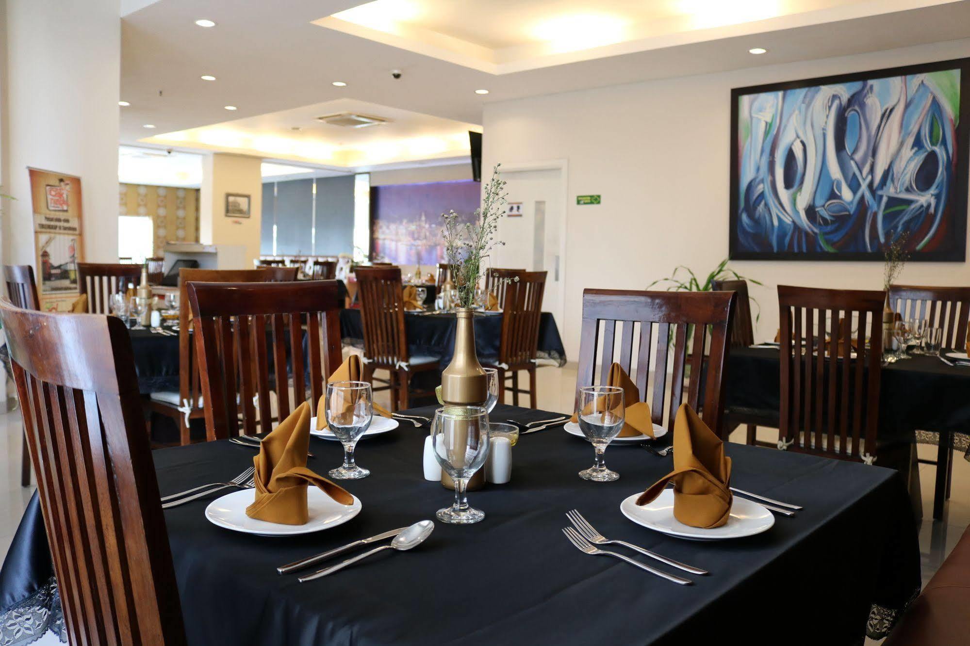Bekizaar Hotel Surabaya Kültér fotó